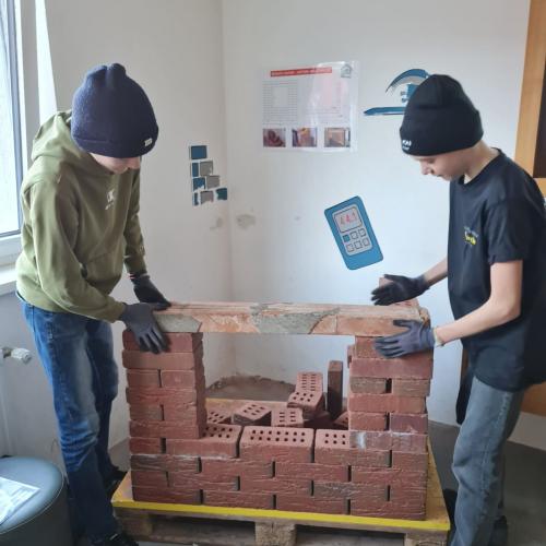 Schüler Ziegelmauer